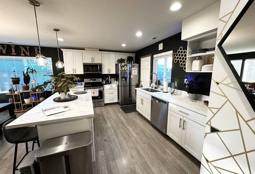 צימר Central Tacoma Homestay  Private Room