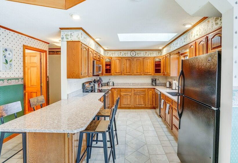 Bennington Home W/ Deck ~ 5 Mi To Bald Mountain!