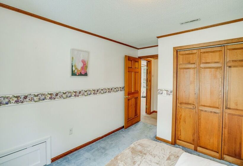 Bennington Home W/ Deck ~ 5 Mi To Bald Mountain!