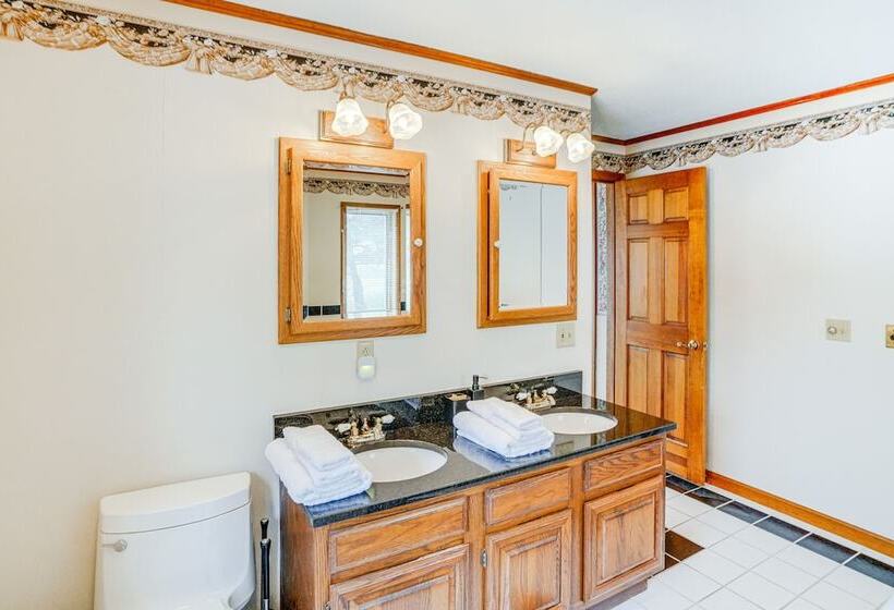 Bennington Home W/ Deck ~ 5 Mi To Bald Mountain!