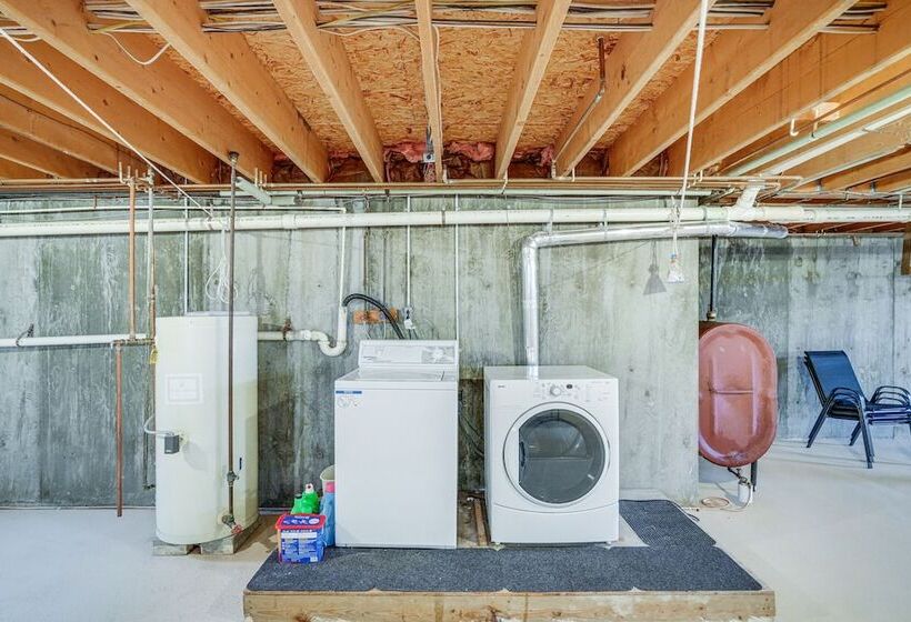 Bennington Home W/ Deck ~ 5 Mi To Bald Mountain!