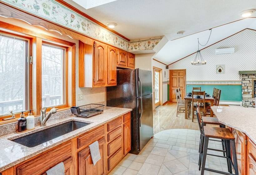 Bennington Home W/ Deck ~ 5 Mi To Bald Mountain!