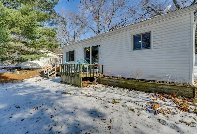 Bitely Cottage Rental: Fire Pit & Beach!