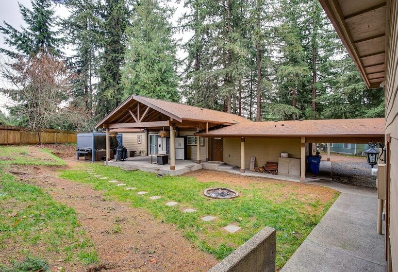 Game Room, Hot Tub & Mtn View: Bonney Lake Retreat