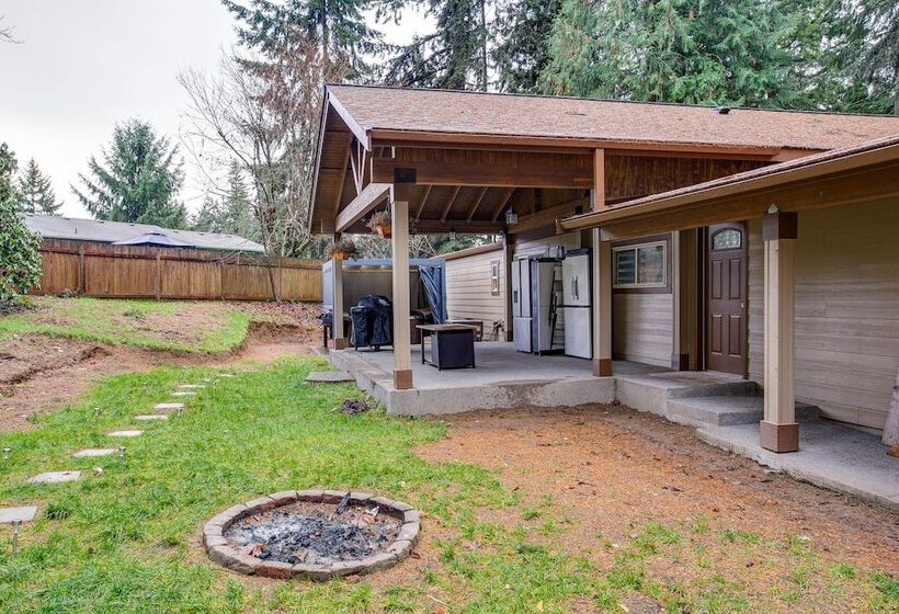 Game Room, Hot Tub & Mtn View: Bonney Lake Retreat