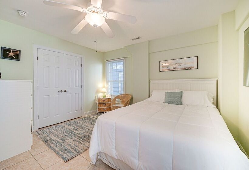 Breezy Kure Beach Home   Walk To Pier & Ocean!