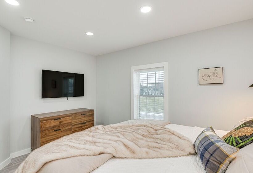 Bright & Modern Home: 2 Mi To Presque Isle Airport