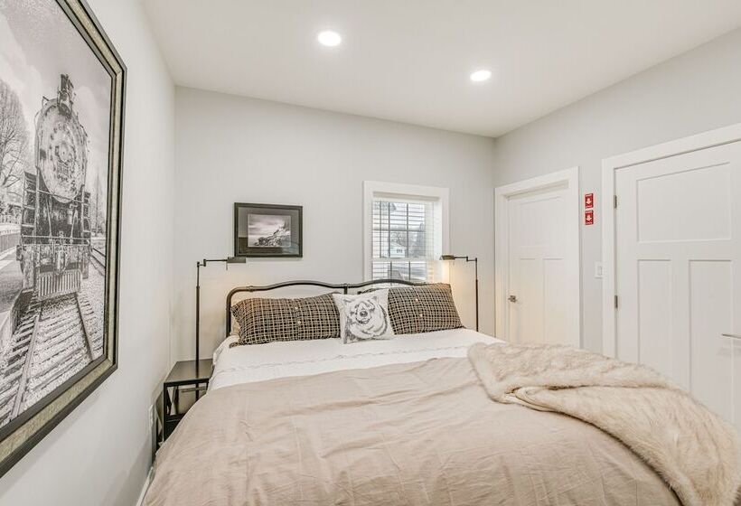 Bright & Modern Home: 2 Mi To Presque Isle Airport