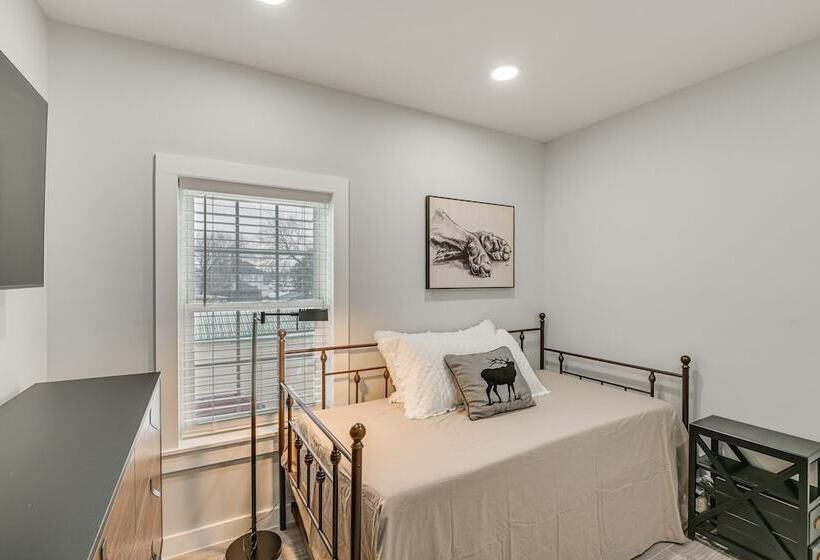 Bright & Modern Home: 2 Mi To Presque Isle Airport