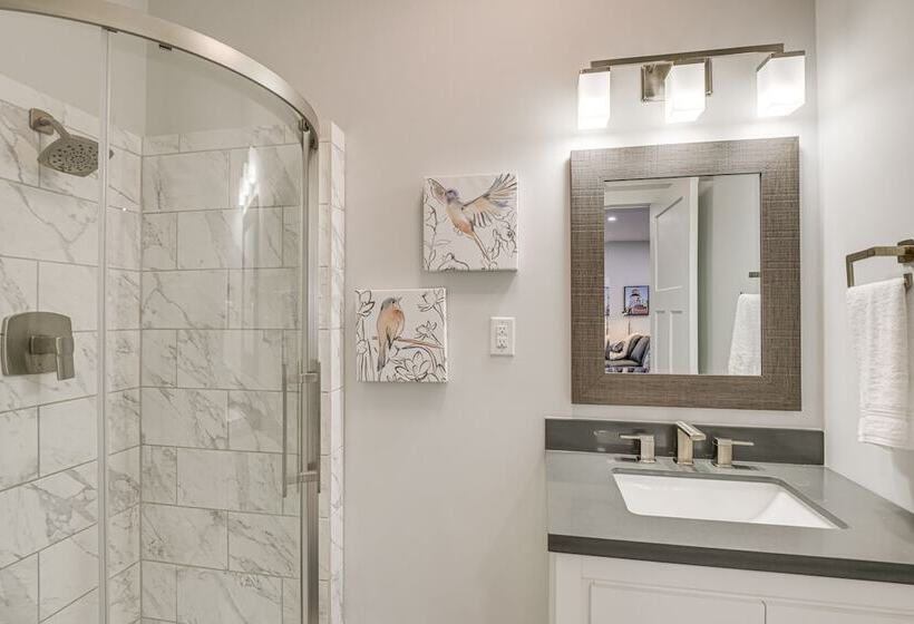 Bright & Modern Home: 2 Mi To Presque Isle Airport