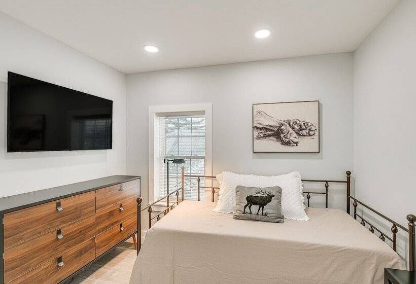 Bright & Modern Home: 2 Mi To Presque Isle Airport