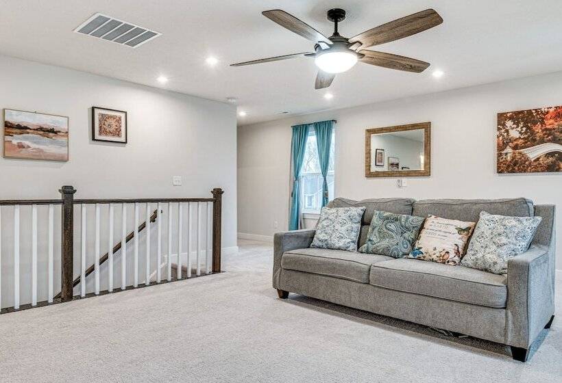 Bright Plainfield Home ~ 14 Mi To Indianapolis!