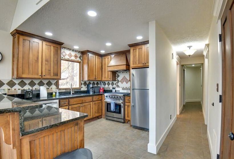 Buckhead Home W/ On Site Lake Oconee Access!