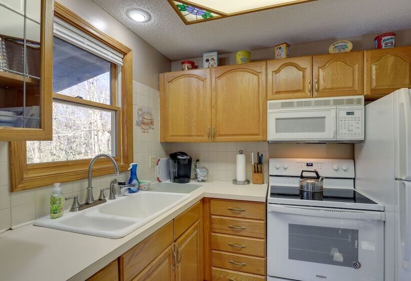 Burnsville Cabin W/ Deck & Trails   Dog Friendly!