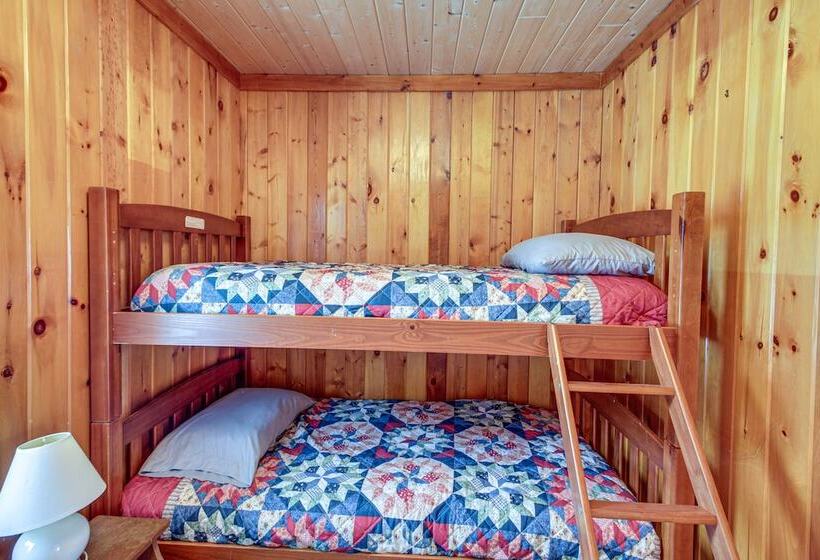 Lake Hubert Cabin W/ Private Deck + Boat Dock