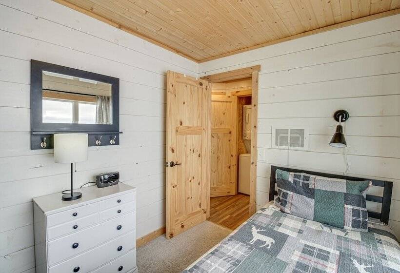 Lake Hubert Cabin W/ Private Deck + Boat Dock