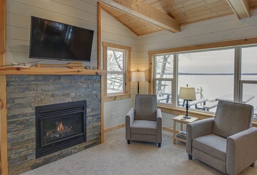 Lake Hubert Cabin W/ Private Deck + Boat Dock