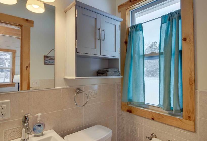 Lake Hubert Cabin W/ Private Deck + Boat Dock