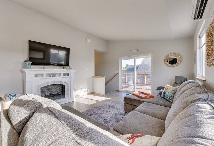 Canal Front Home In Ocean Shores W/ Dock & Views!