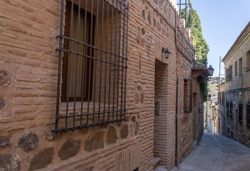 Casón De Los López Apartments