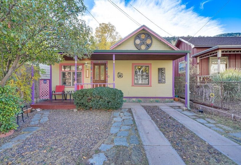 Central Bisbee Home, 1 Mi To Copper Queen Mine!