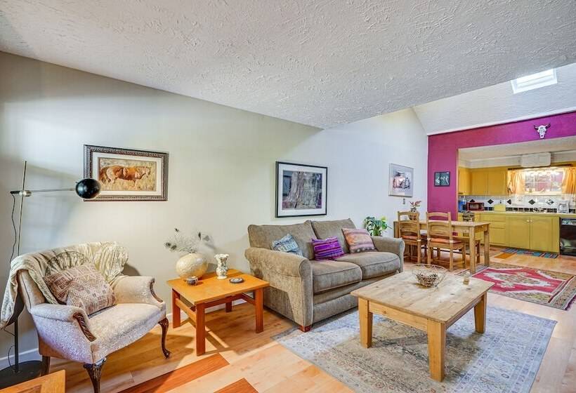 Central Bisbee Home, 1 Mi To Copper Queen Mine!