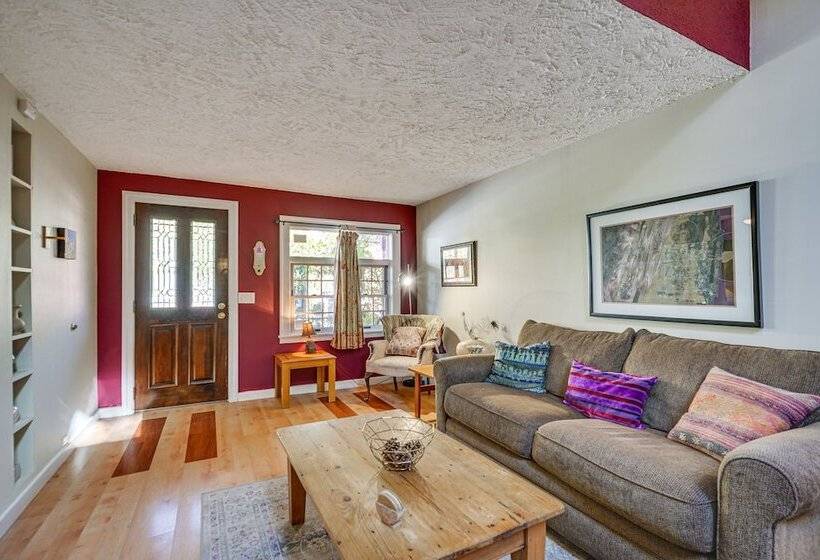 Central Bisbee Home, 1 Mi To Copper Queen Mine!