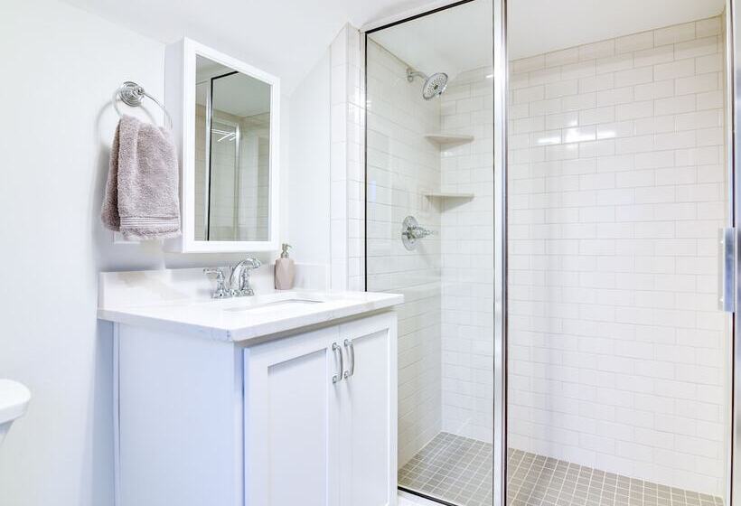 Central Memphis Home: Mcm Decor, Walk To Midtown!