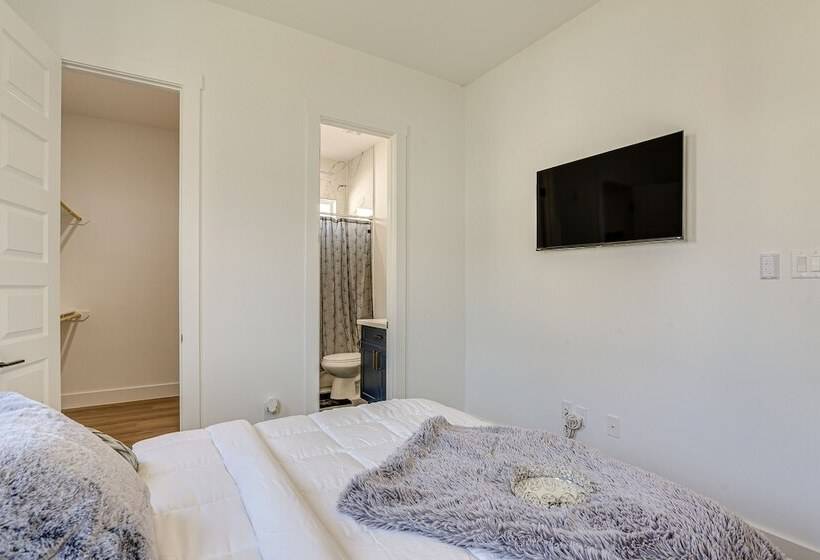 Centrally Located Home ~ 1 Mi To Toyota Center!