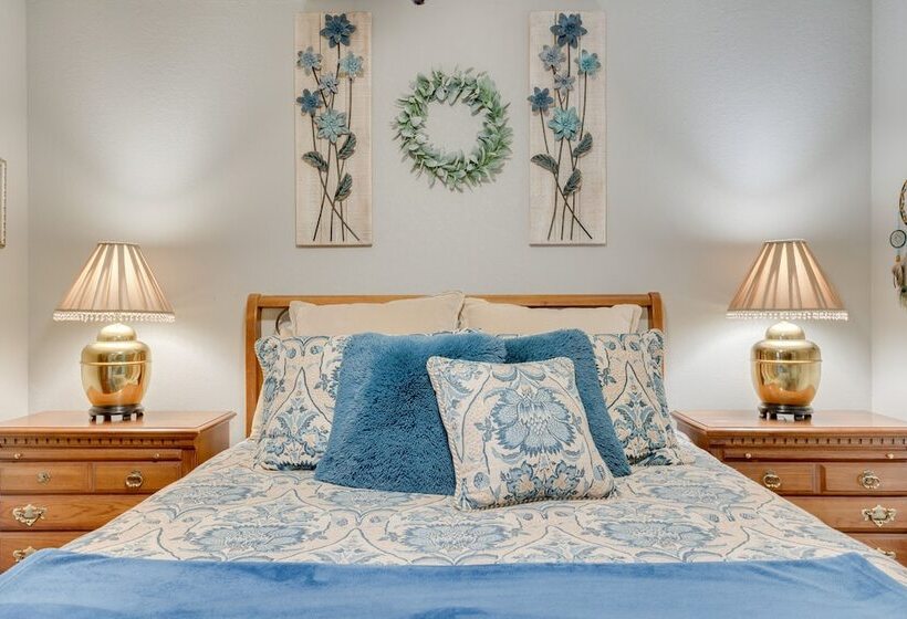 Chandler House W/ Fenced Backyard: Pets Welcome!