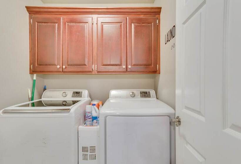 Chandler House W/ Fenced Backyard: Pets Welcome!