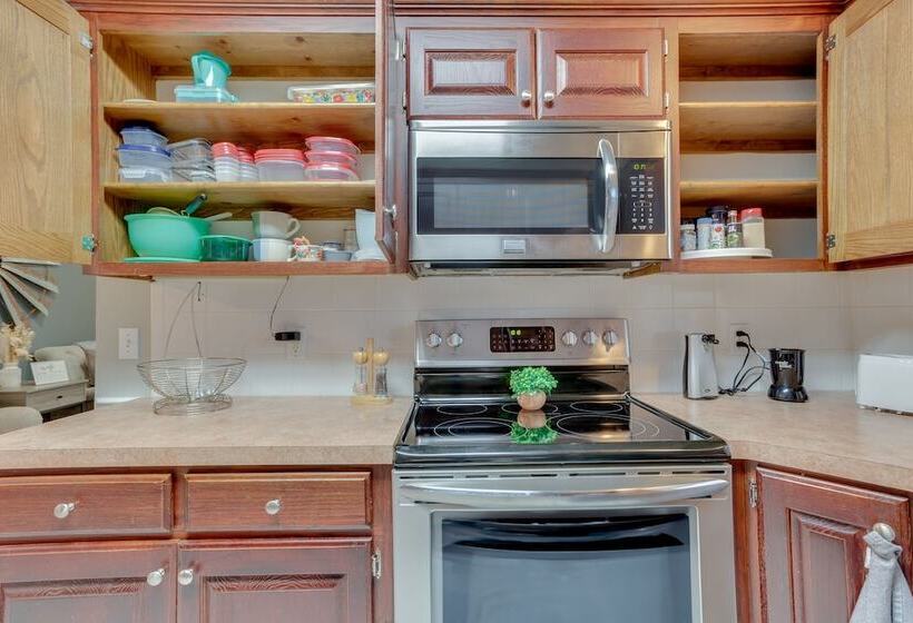 Chandler House W/ Fenced Backyard: Pets Welcome!