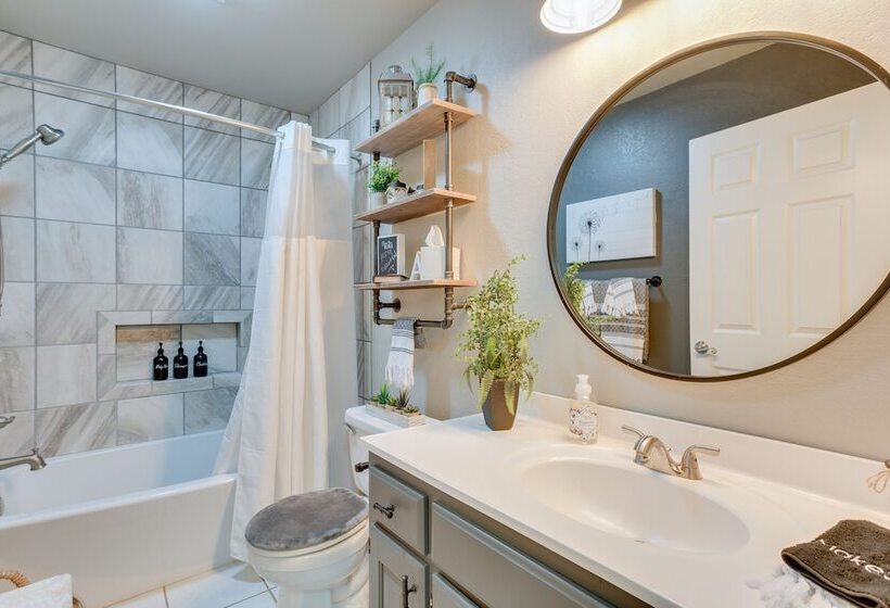 Chandler House W/ Fenced Backyard: Pets Welcome!