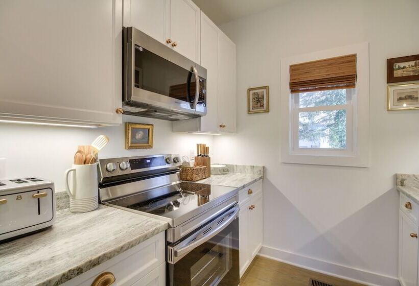 Charming Appomattox Home: Half Mi To Main Street!