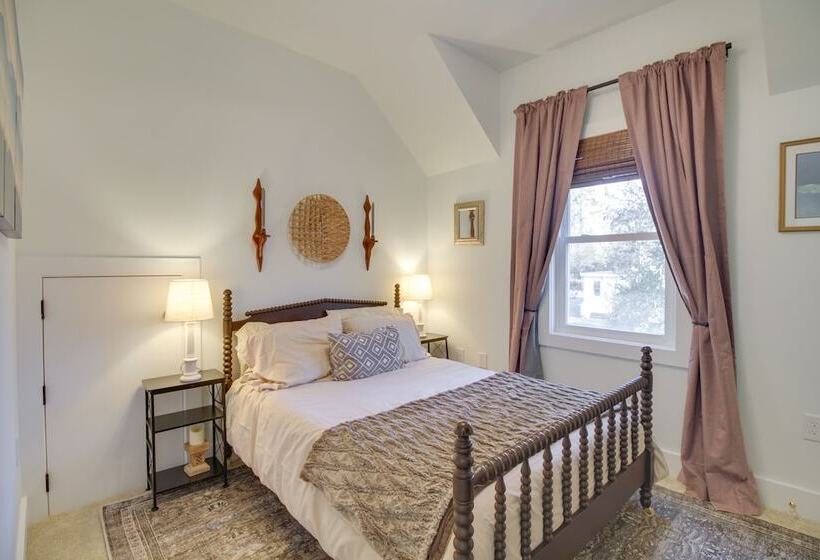 Charming Appomattox Home: Half Mi To Main Street!