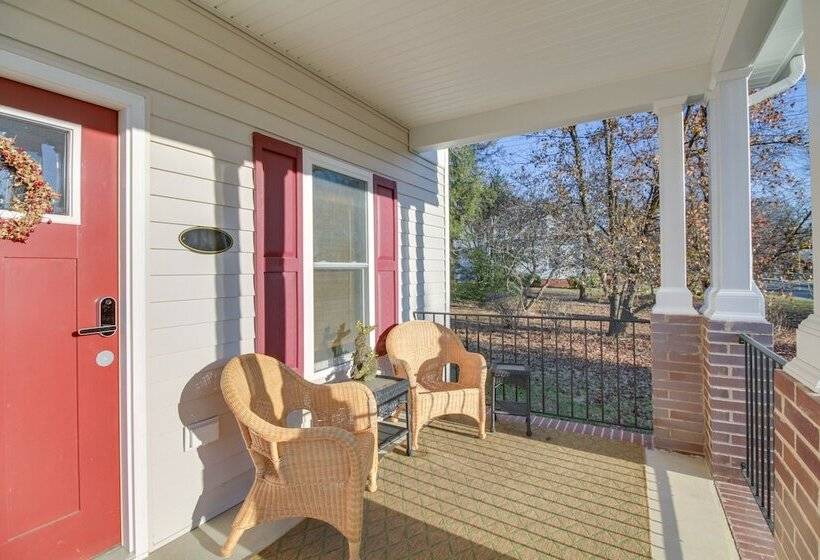 Charming Appomattox Home: Half Mi To Main Street!