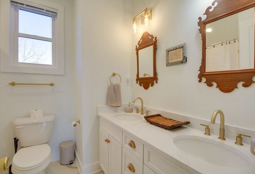 Charming Appomattox Home: Half Mi To Main Street!