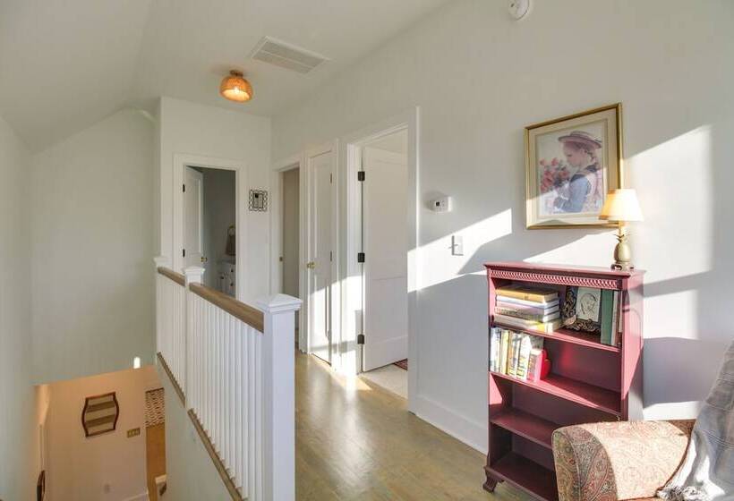 Charming Appomattox Home: Half Mi To Main Street!