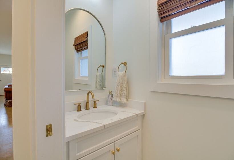 Charming Appomattox Home: Half Mi To Main Street!