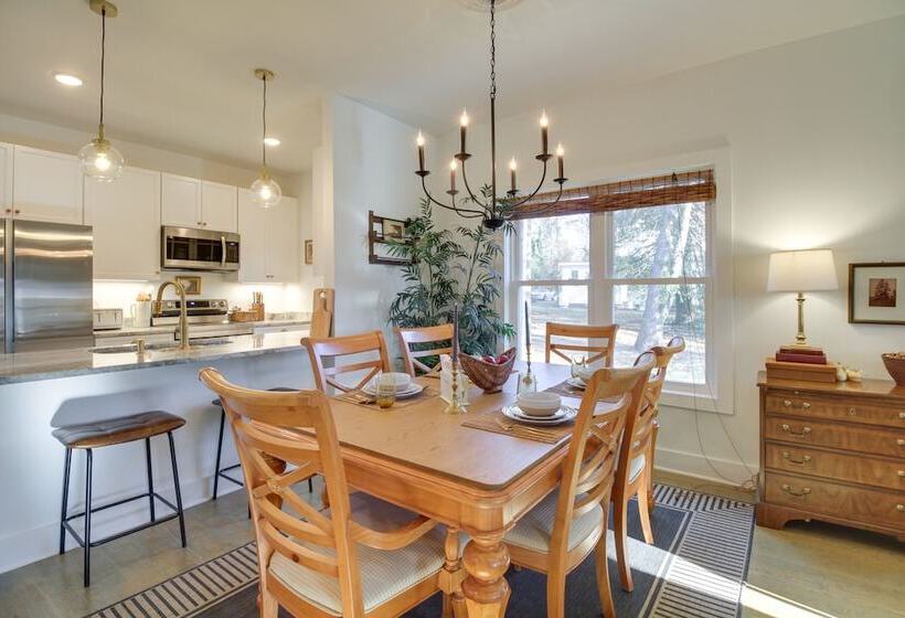 Charming Appomattox Home: Half Mi To Main Street!