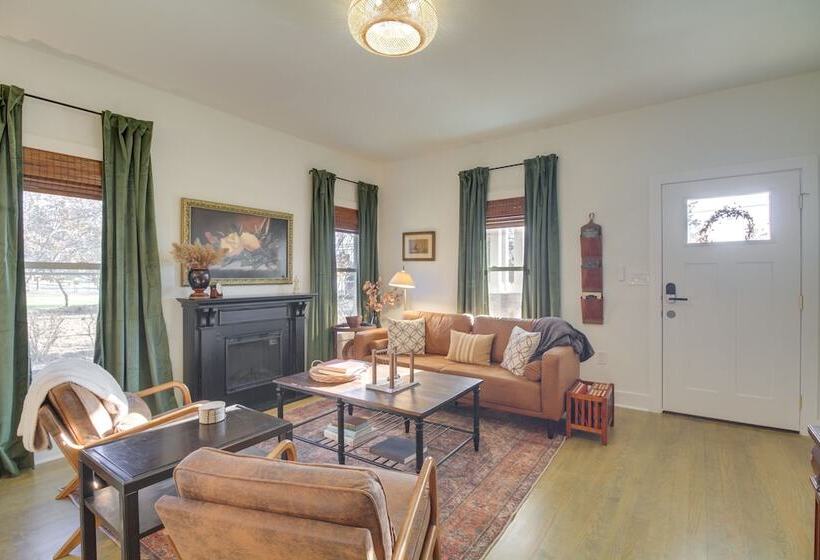 Charming Appomattox Home: Half Mi To Main Street!
