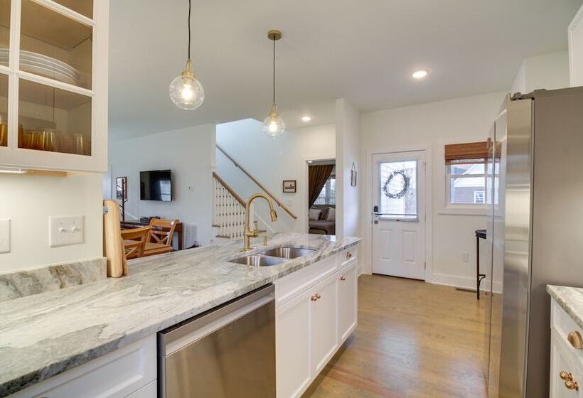 Charming Appomattox Home: Half Mi To Main Street!