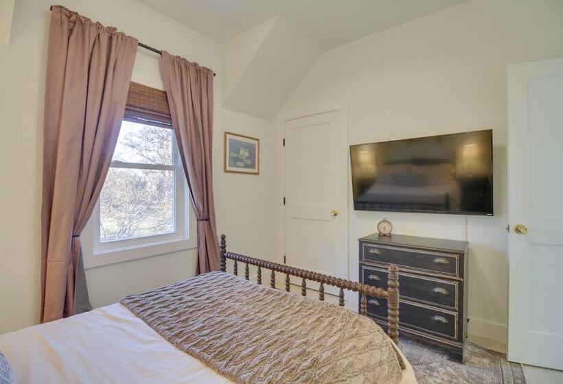 Charming Appomattox Home: Half Mi To Main Street!