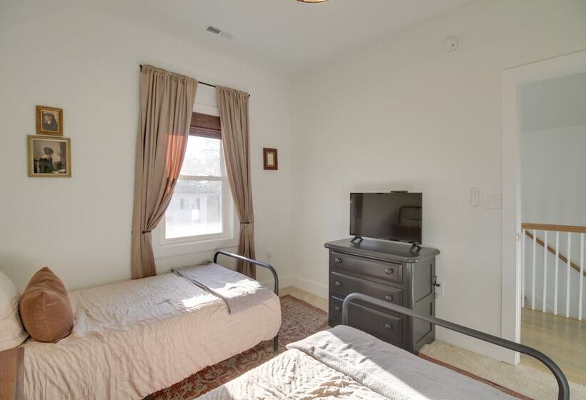 Charming Appomattox Home: Half Mi To Main Street!