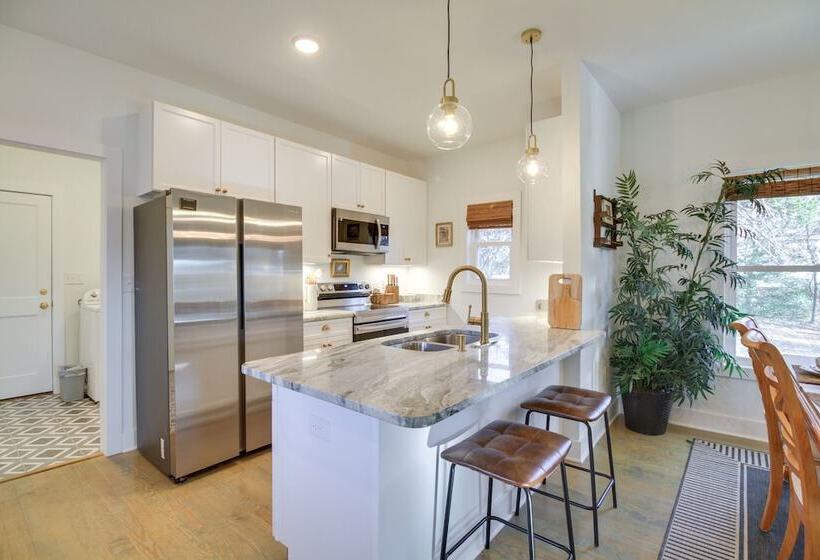 Charming Appomattox Home: Half Mi To Main Street!