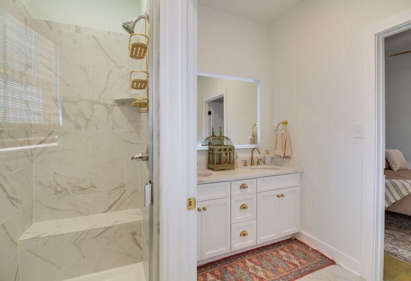 Charming Appomattox Home: Half Mi To Main Street!