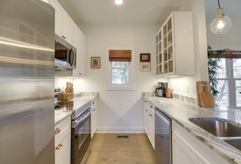 Charming Appomattox Home: Half Mi To Main Street!