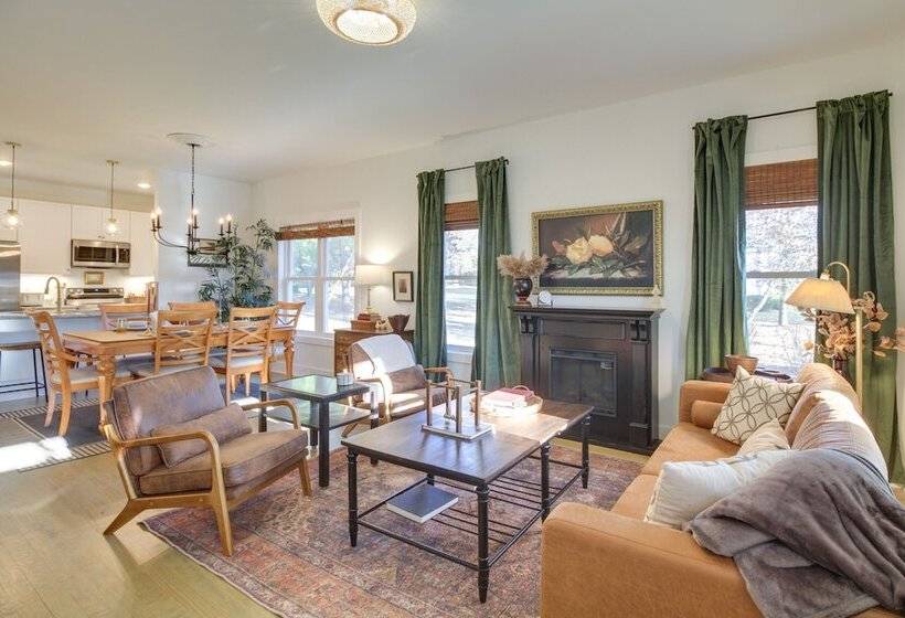 Charming Appomattox Home: Half Mi To Main Street!