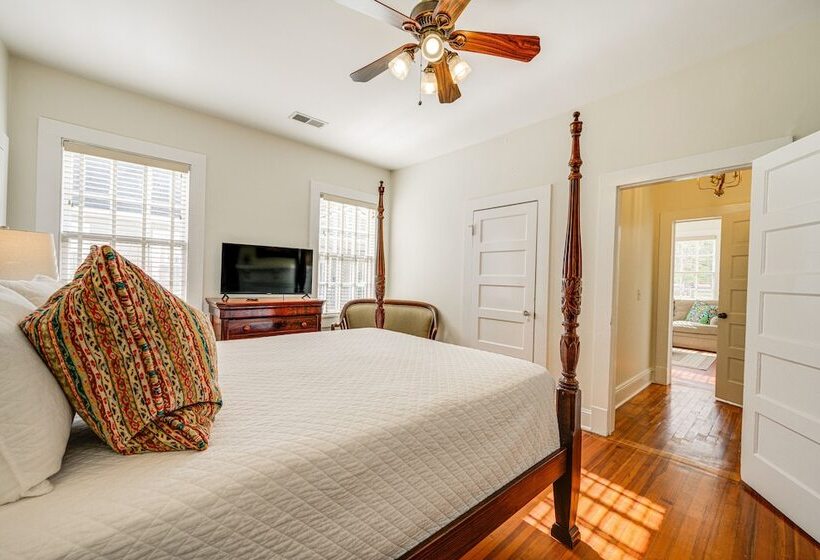 Charming Columbus Home: Steps To Lakebottom Park!