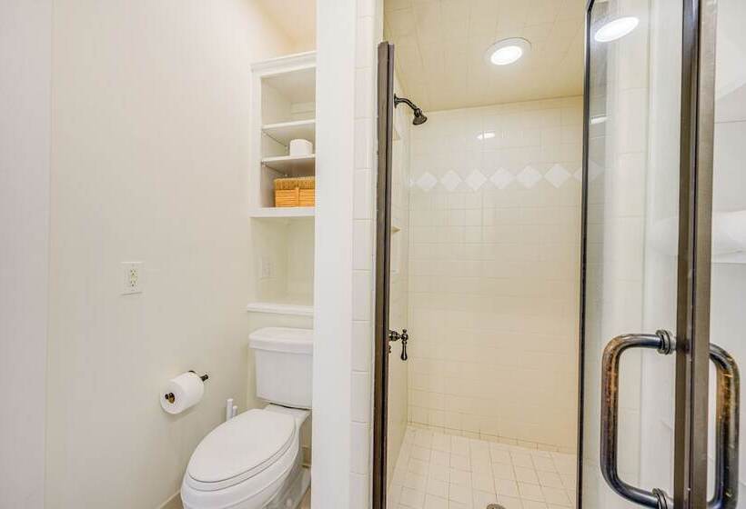 Charming Columbus Home: Steps To Lakebottom Park!